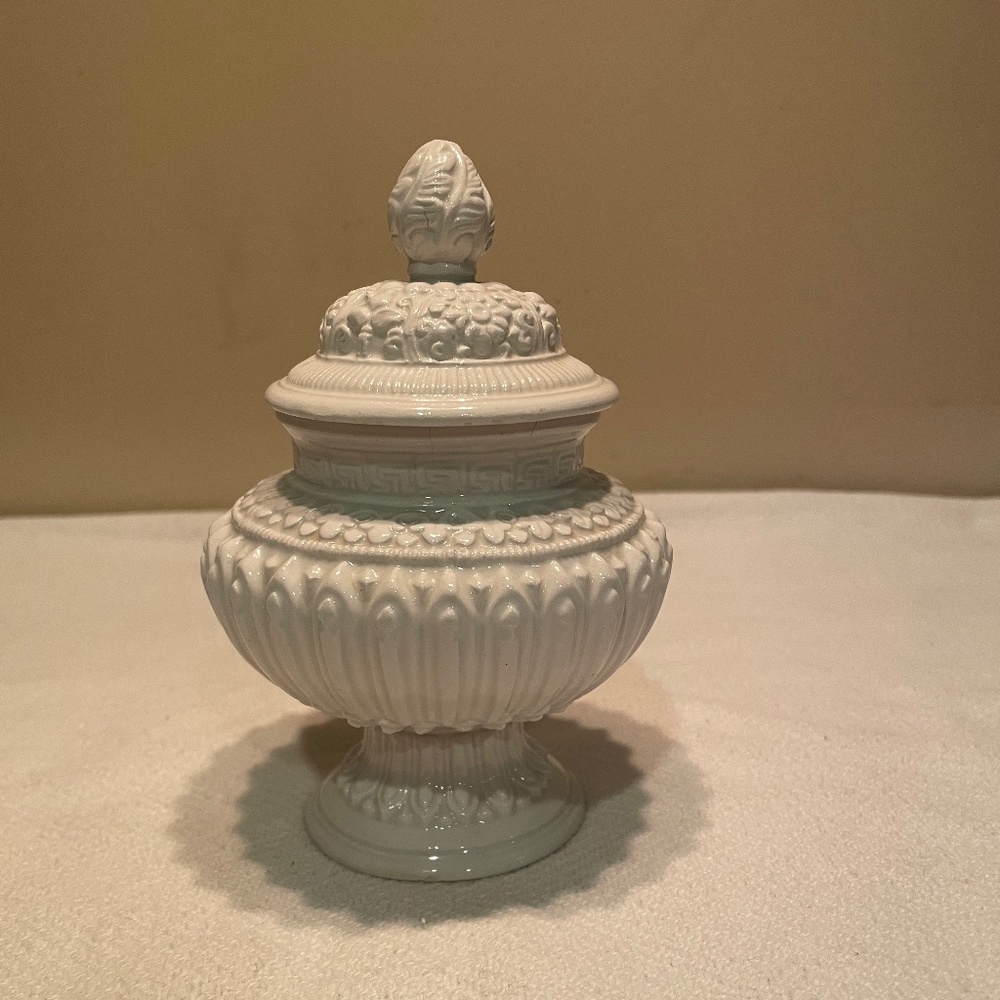 Vintage Mottahedeh Italian Covered Jar Creamware